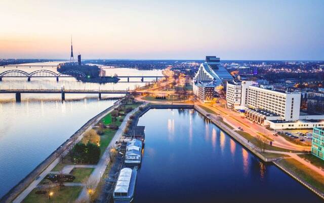 Gebouw van Radisson Blu Daugava Riga 